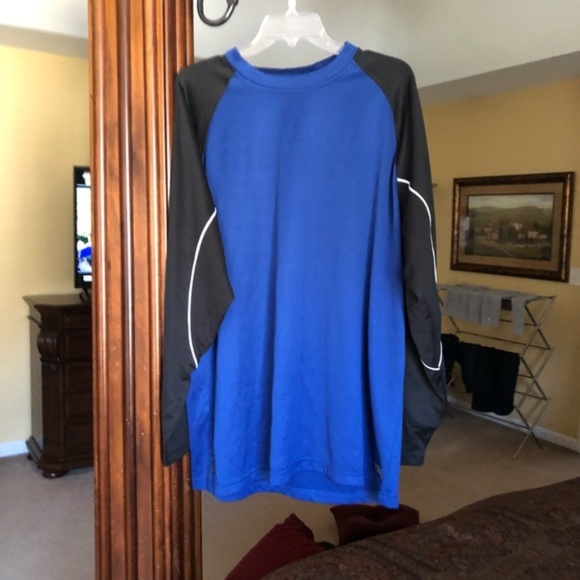 Reebok Performance Top LIKE NEW - Picture 3 of 3